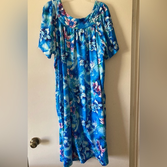Other - Floral Blue Nightgown